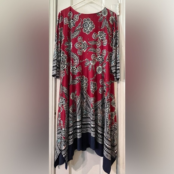 Floral Patterned Red and Navy Dress Size 1X - Picture 4 of 10